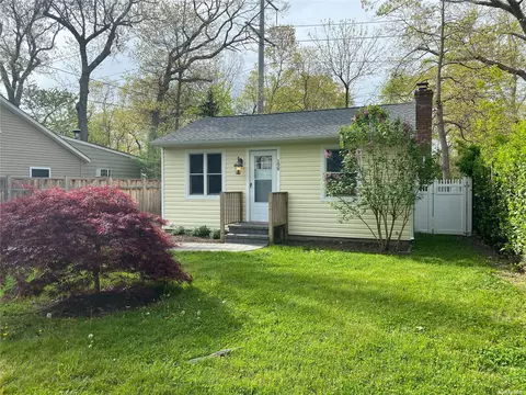 198 King Rd, Rocky Point, NY 11778