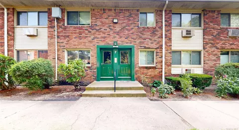 2449 F Union Blvd #10 B, Islip, NY 11751