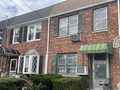 84-26 260th St, Floral Park, NY 11001