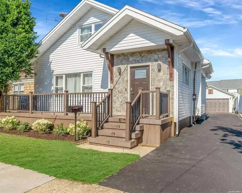 61 Concord St, Rockville Centre, NY 11570