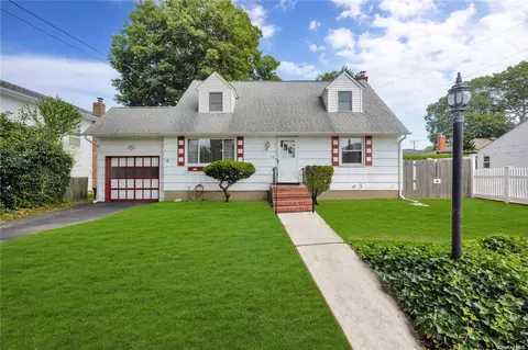 179 Garfield St, Massapequa Park, NY 11762