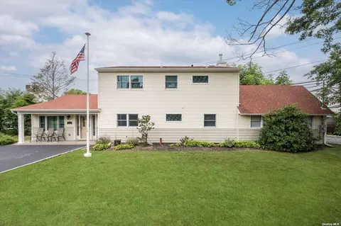 99 Flamingo Rd, Levittown, NY 11756