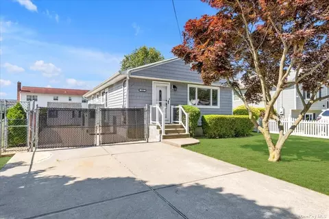 493 43rd St, Lindenhurst, NY 11757