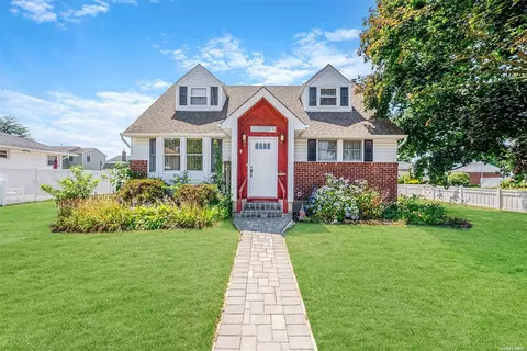 2 Saint Clair St, Deer Park, NY 11729