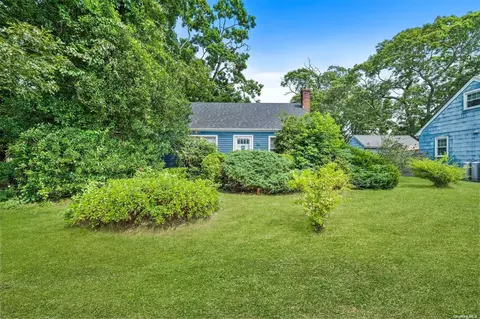 195 E Lakewood St, Patchogue, NY 11772