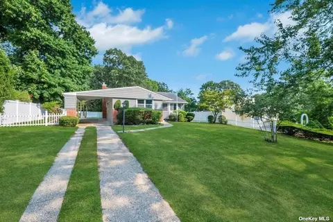 27 Morewood Dr, Smithtown, NY 11787