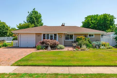 63 End Ave, Hicksville, NY 11801