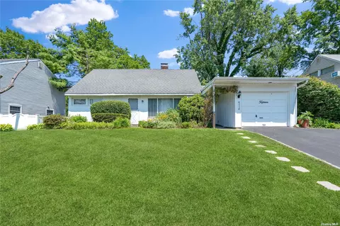 15 Wakefield Ave, Port Washington, NY 11050
