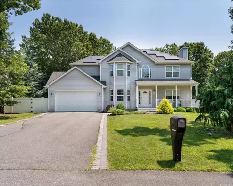 9 Betsy Ross Ct, South Setauket, NY 11720