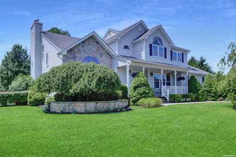 35 Sweetgum Ln, Miller Place, NY 11764