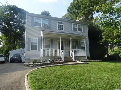 137 Alcolade Dr, Shirley, NY 11967