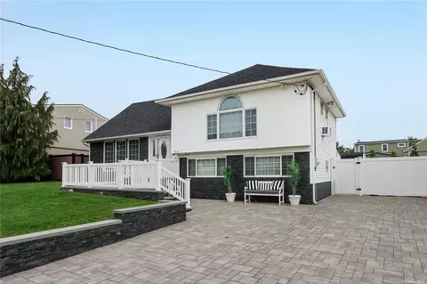 172 Thompson Ave, Oceanside, NY 11572