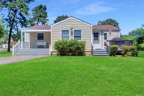97 Garfield Blvd, East Farmingdale, NY 11735