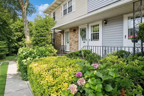 9 Harbour Ln #3A, Oyster Bay, NY 11771
