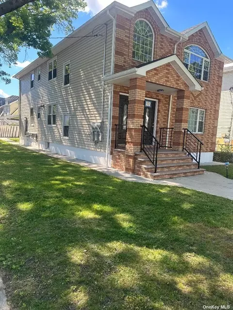 143-53 249th St, Rosedale, NY 11422