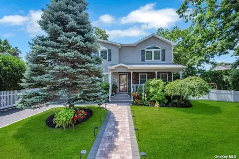 200 Greenwich Ave, Massapequa Park, NY 11762
