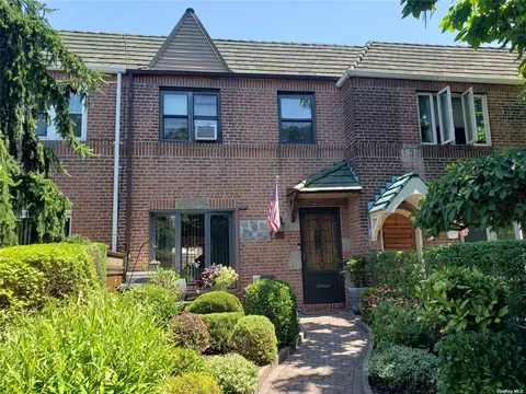 61-21 77th St, Middle Village, NY 11379