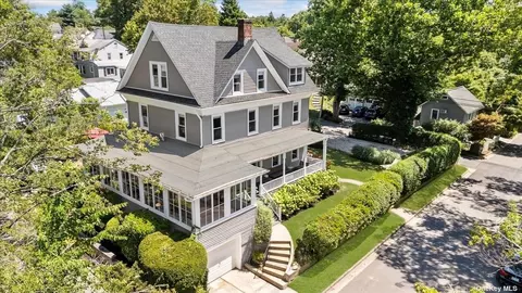 101 Brown St, Sea Cliff, NY 11579