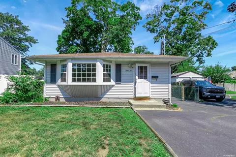 46 Blythe Rd, Ronkonkoma, NY 11779