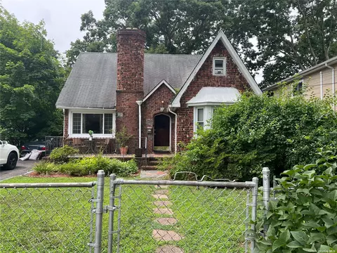 113 8th Ave, Huntington Station, NY 11746