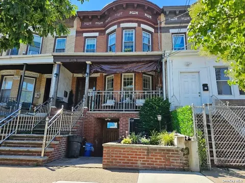 137-28 101 Ave, Jamaica, NY 11435