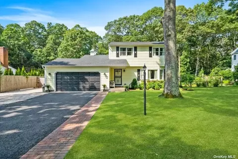 24 Maplewood Dr, Bellport, NY 11713