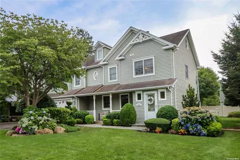 176 Whitney St, Westbury, NY 11590
