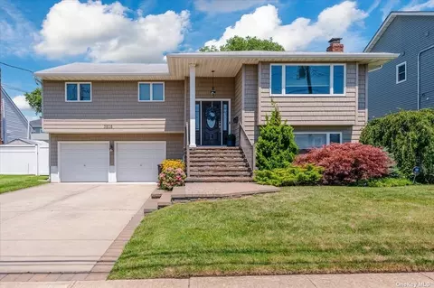 3505 Knight St, Oceanside, NY 11572