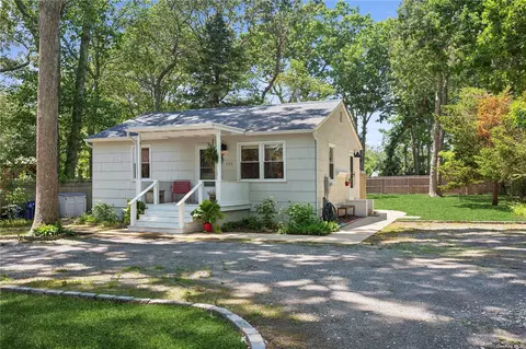 155 N Smith Dr, Southold, NY 11971