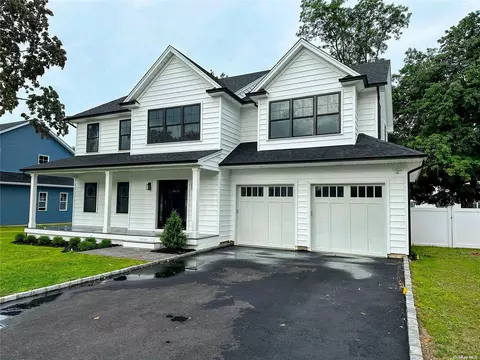 19 Rector Ct, Huntington, NY 11743