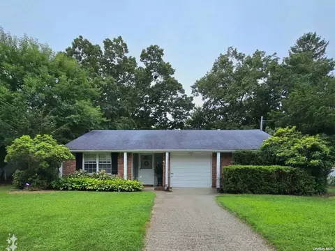 36 Starfire Drive Dr, Centereach, NY 11720