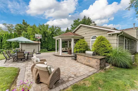 44 Old East Neck Rd, Melville, NY 11747