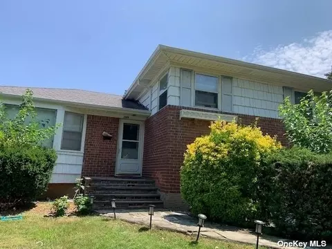 165 5th Ave, Hicksville, NY 11801
