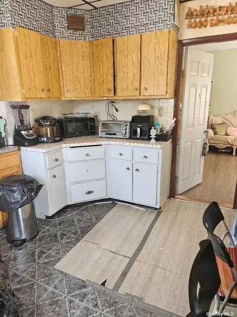 89-14 202nd St, Hollis, NY 11423