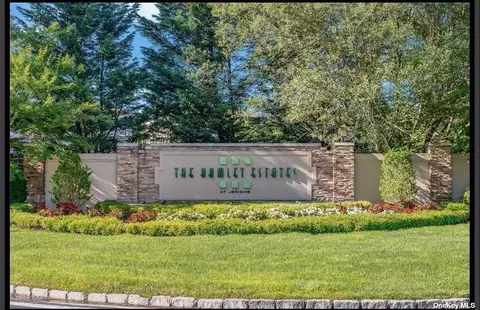 48 Holiday Pond Rd, Jericho, NY 11753