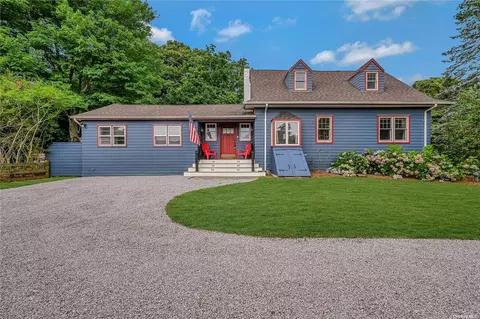 19 Ziemacki Ln, Jamesport, NY 11947
