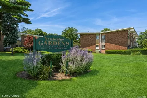 261 N Newbridge Rd #1A, Levittown, NY 11756