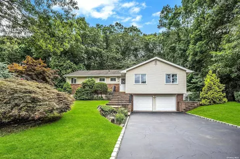 14 Glenwood Dr, Hauppauge, NY 11788