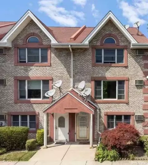 131-13 11th Ave, College Point, NY 11356