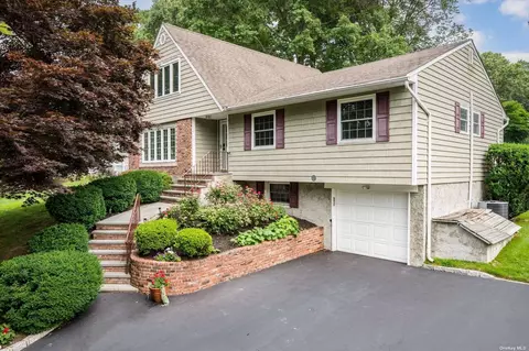 34 Carriage Dr, Kings Park, NY 11754