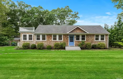 24 Baycrest Ave, East Quogue, NY 11942