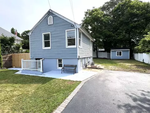 71 Halesite Dr, Sound Beach, NY 11789