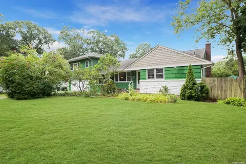 359 Lenox Rd, Huntington Station, NY 11746