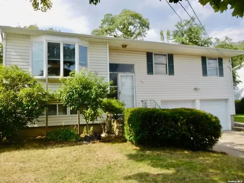 35 Blue Jay Dr, Brentwood, NY 11717