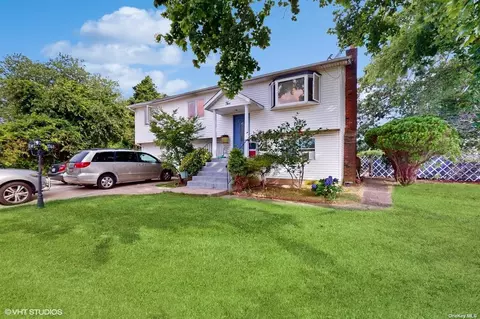 2 Camille Ln, East Patchogue, NY 11772