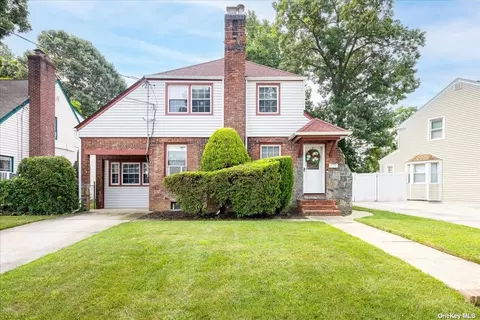 1006 Schuman Pl, Baldwin, NY 11510