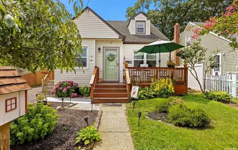934 Wallace Ave, North Baldwin, NY 11510