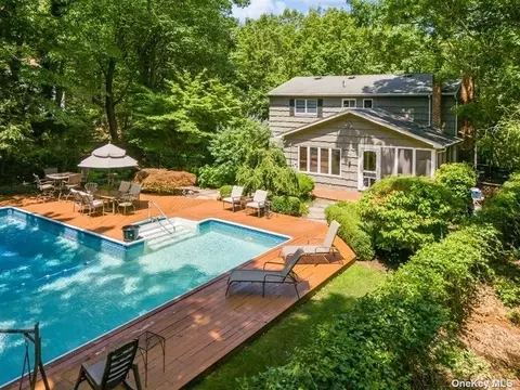 133 Oakwood Rd, Port Jefferson, NY 11777