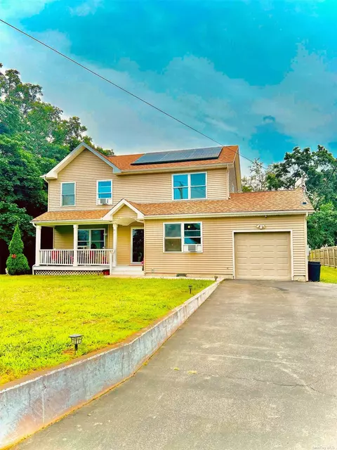 40 Grand Blvd, Wyandanch, NY 11798