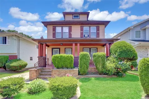24 Dorlon St, Hempstead, NY 11550